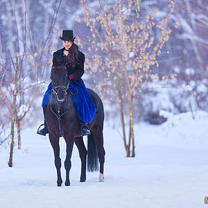 gallery/2018/2018_02_26_Moscow_Olga_Valeriya_Karina_Photoshoot_Horses_Dresses